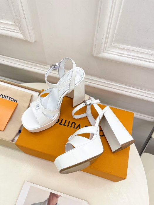 Босоножки фото 5