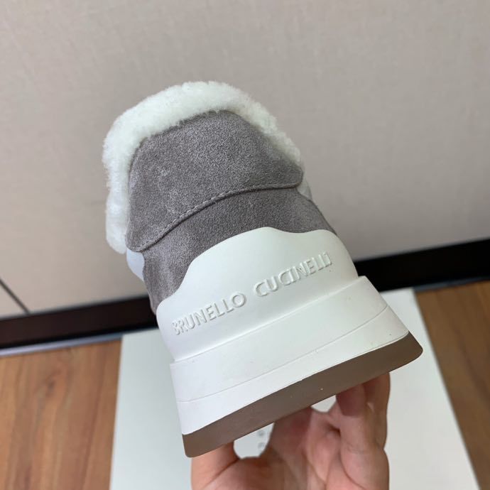 Sneakers women's winter on fur фото 5