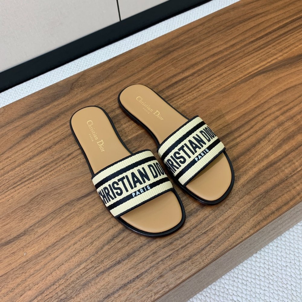 Шлепанцы женские фото 2