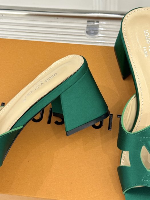 Босоножки фото 6