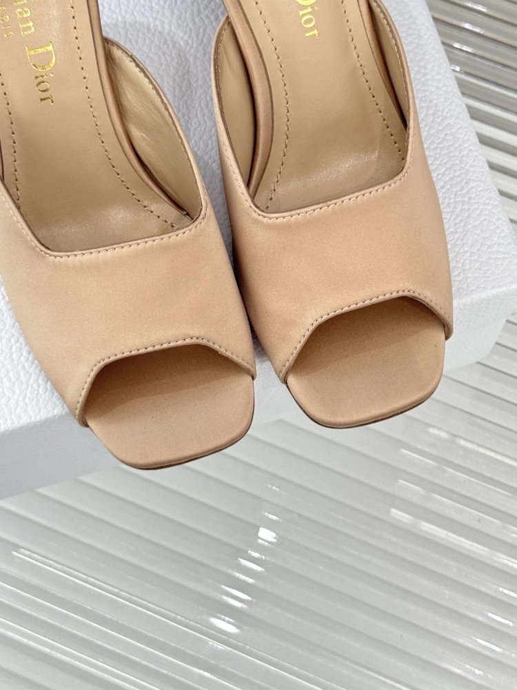 Босоножки фото 7