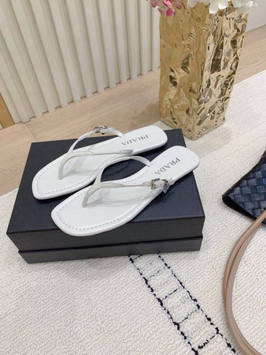 Шлепанцы женские фото 7