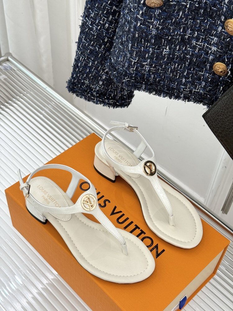 Босоножки фото 3