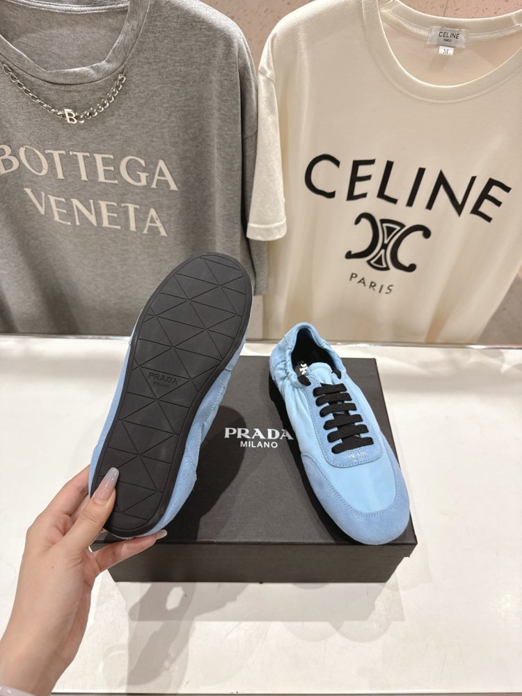 Кросівки жіночі фото 9