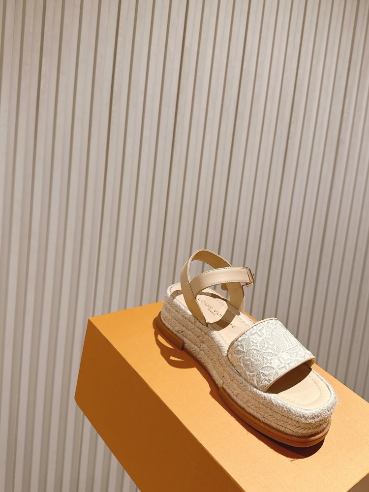 Сандалии женские фото 9