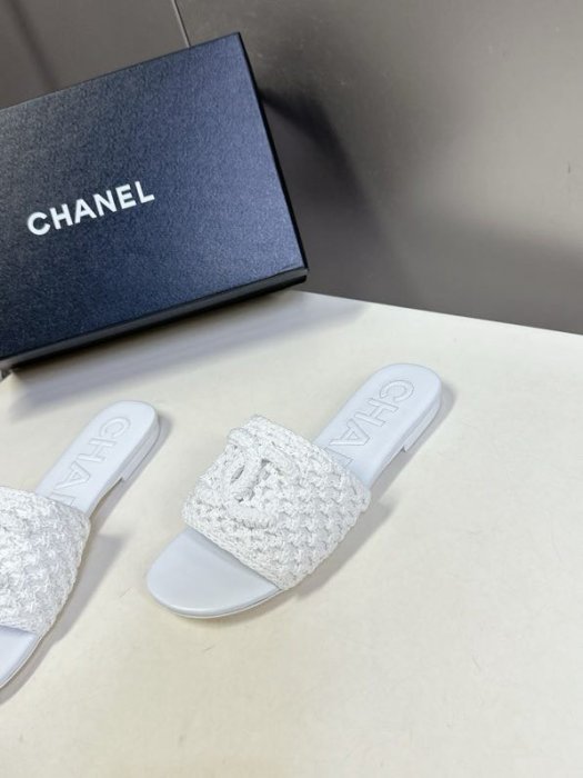 Шлепанцы женские фото 4