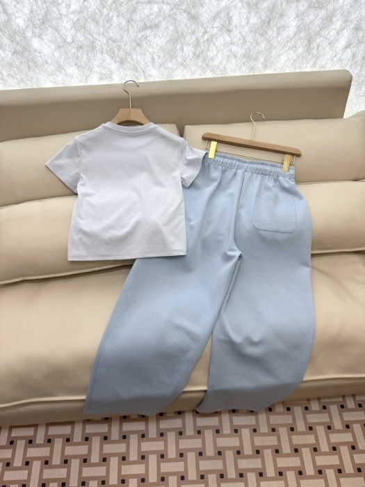 Костюм женский фото 4