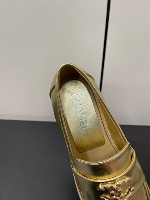 Туфлі жіночі золоті фото 9