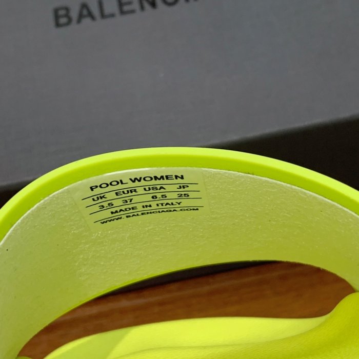 Шлепанцы фото 7