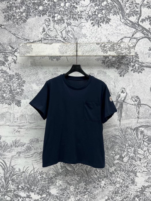 T-shirt women's