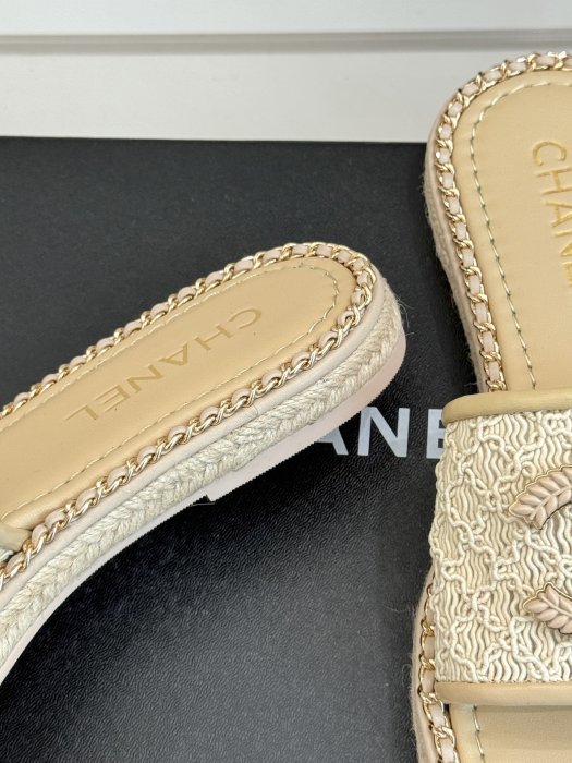 Шлепанцы женские фото 6