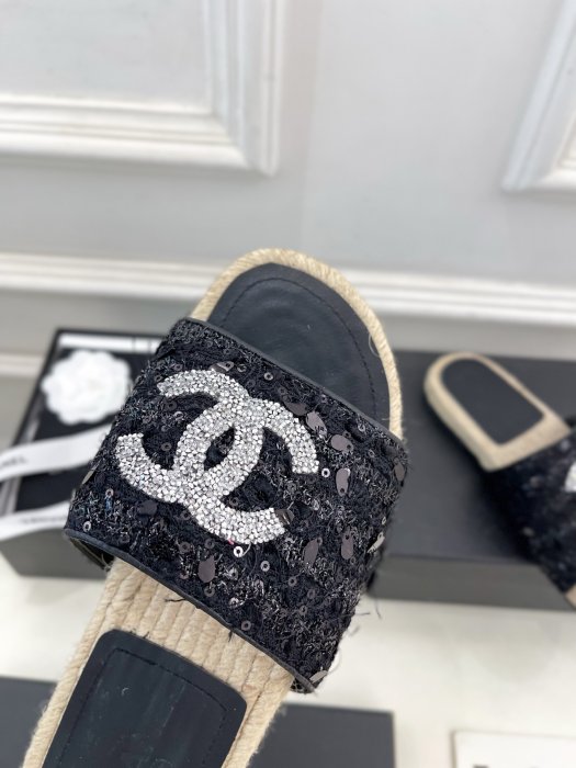 Шлепанцы женские фото 6