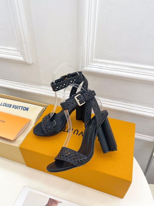 Босоножки фото 5