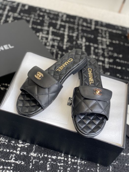 Шлепанцы женские фото 5