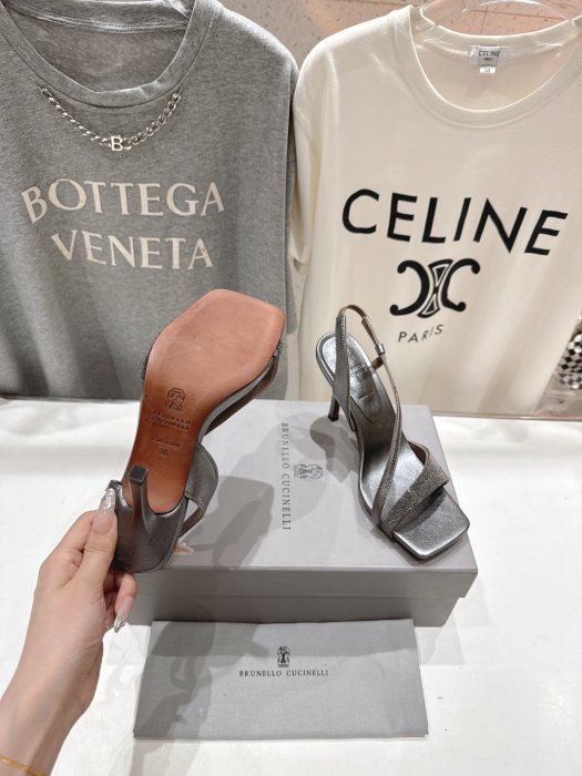 Босоножки фото 9