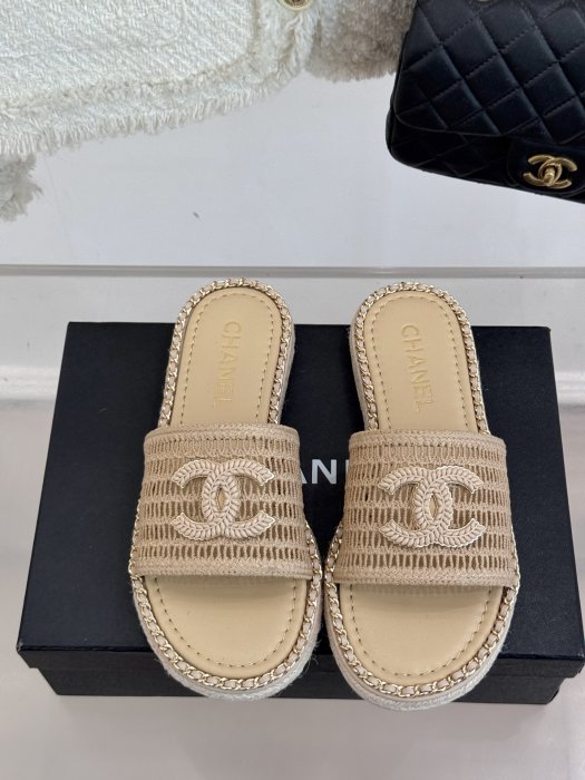 Шлепанцы женские фото 4