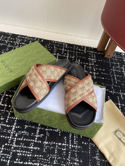 Шлепанцы фото 5