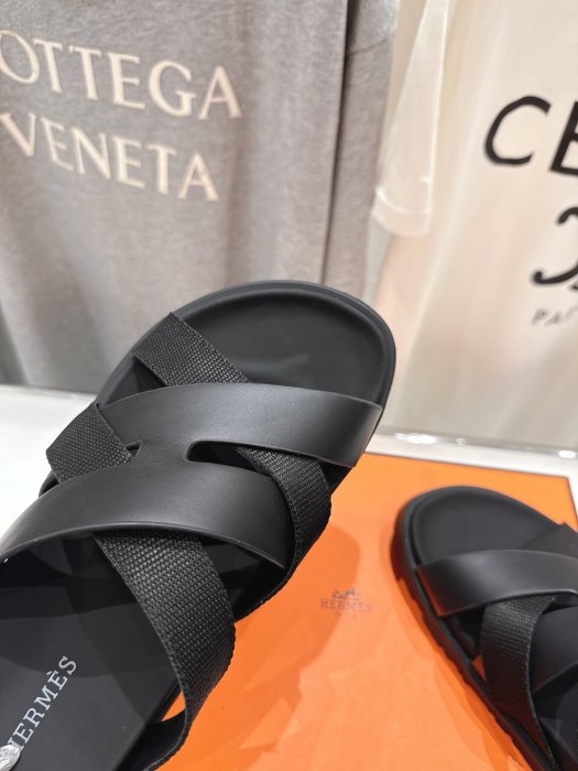 Шлепанцы женские фото 7