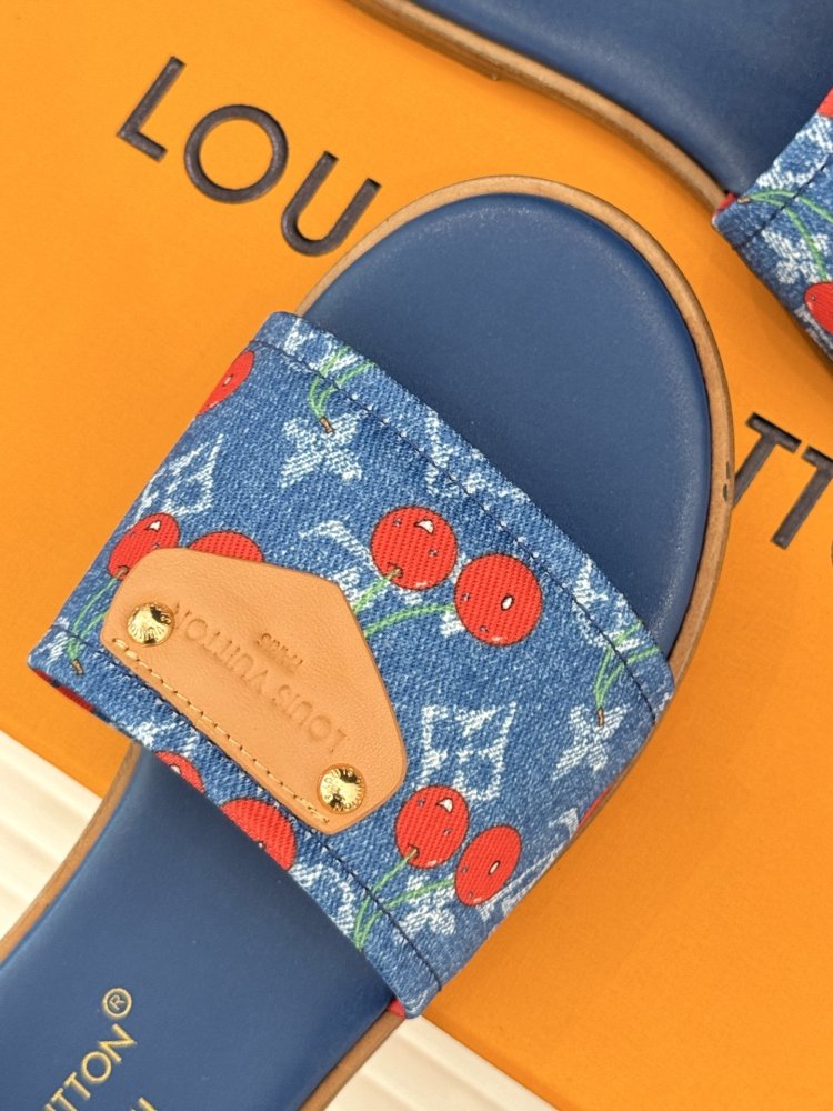 Шлепанцы женские фото 7