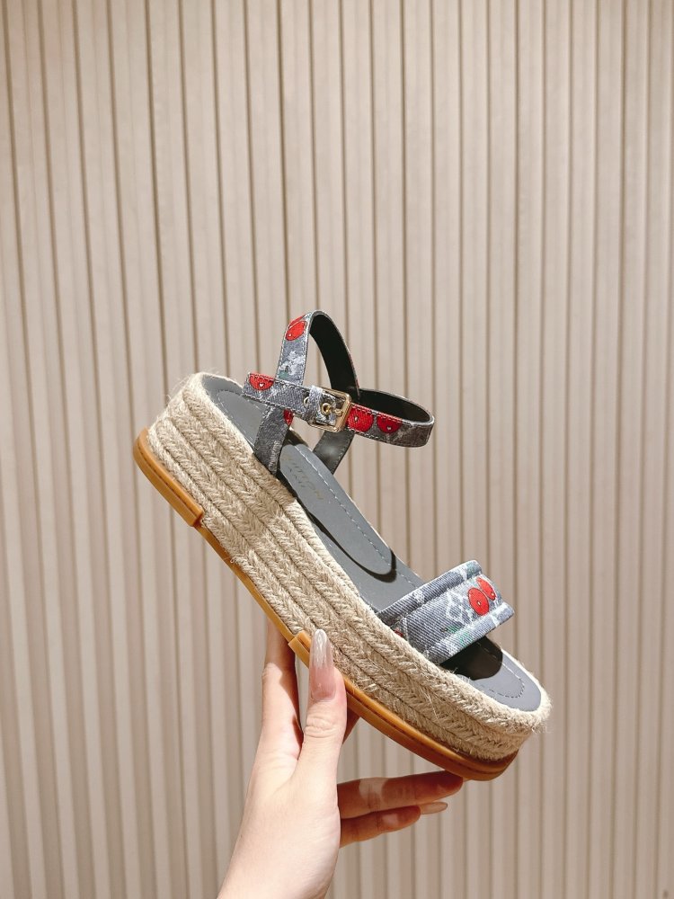 Сандалі жіночі фото 7