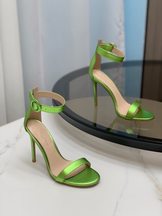 Босоножки фото 6