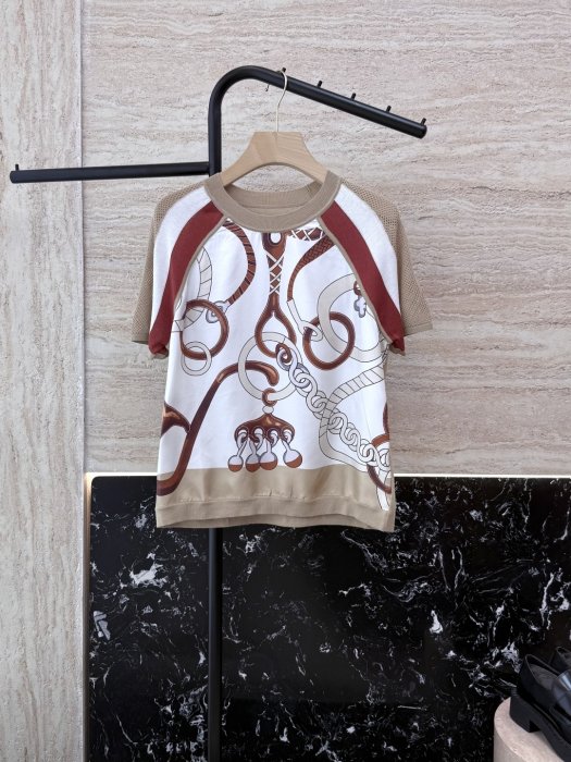 Футболка жіноча