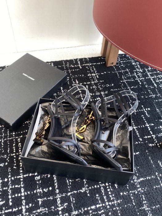 Босоножки фото 4