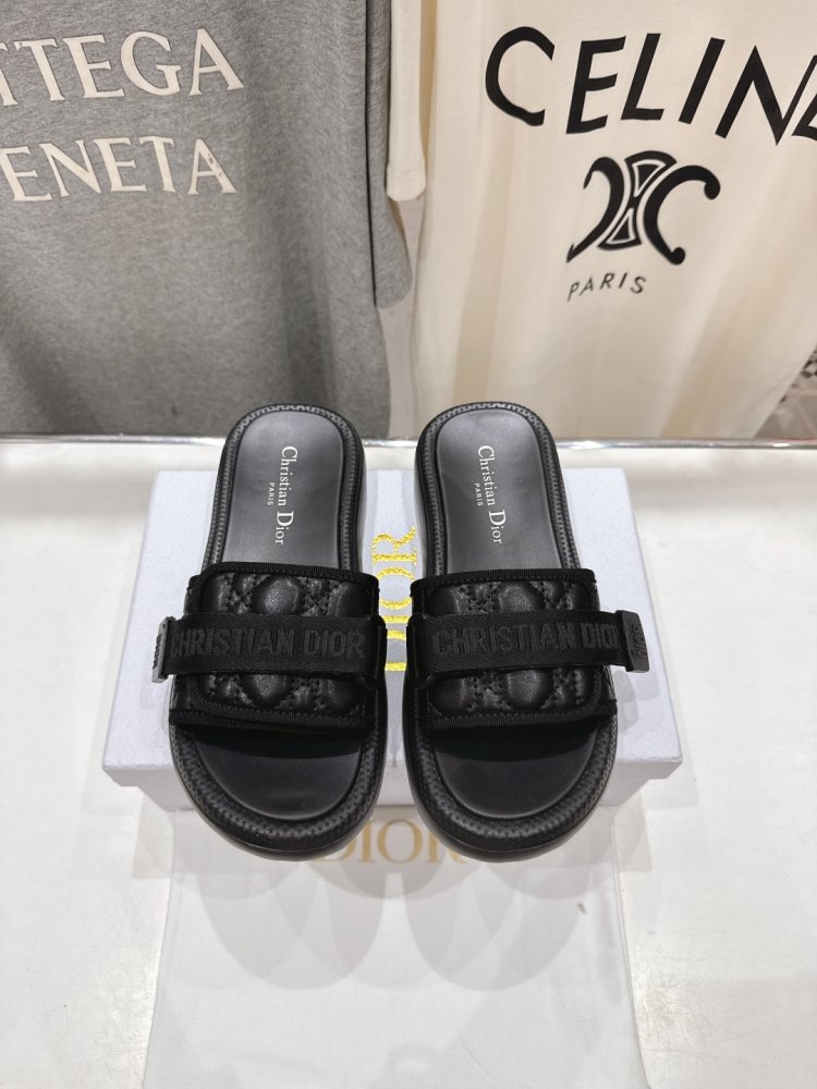 Шлепанцы женские