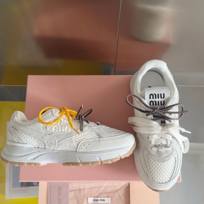 Кросівки фото 2