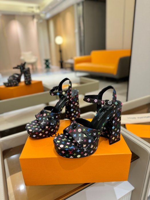 Босоножки фото 3