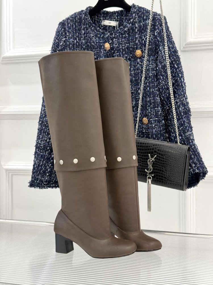 Чоботи жіночі