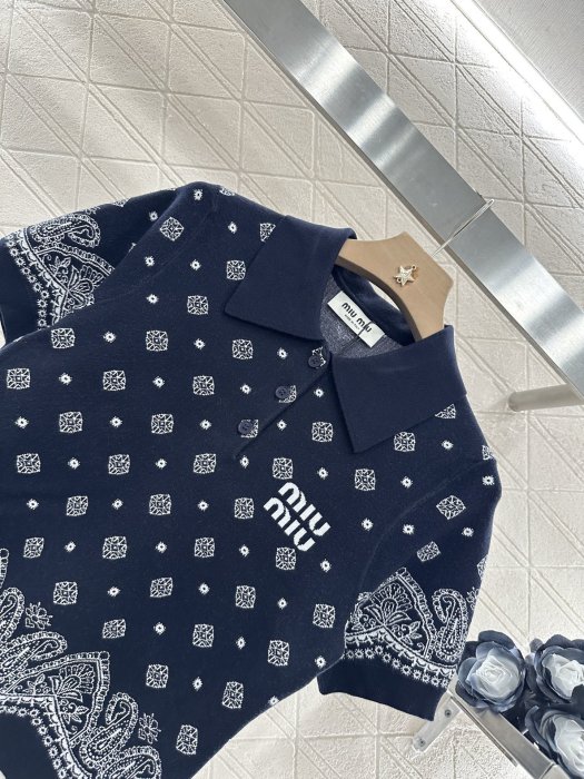 Футболка жіноча фото 3