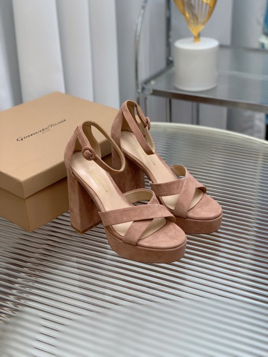 Босоножки фото 8