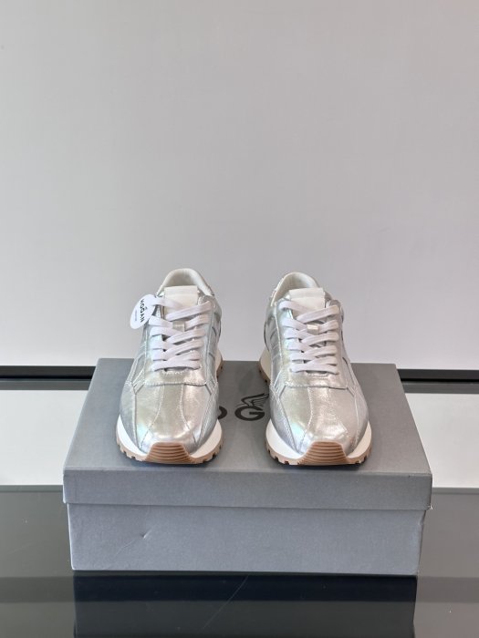 Sneakers фото 2
