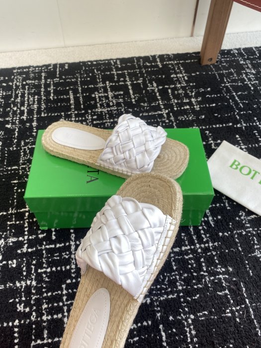 Шлепанцы женские фото 6