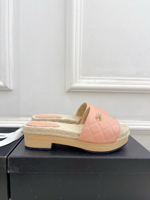 Шлепанцы женские фото 5