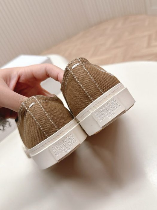 Кеди жіночі з роздвоєним носком фото 8