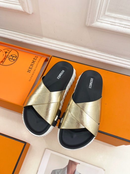 Шлепанцы женские фото 5