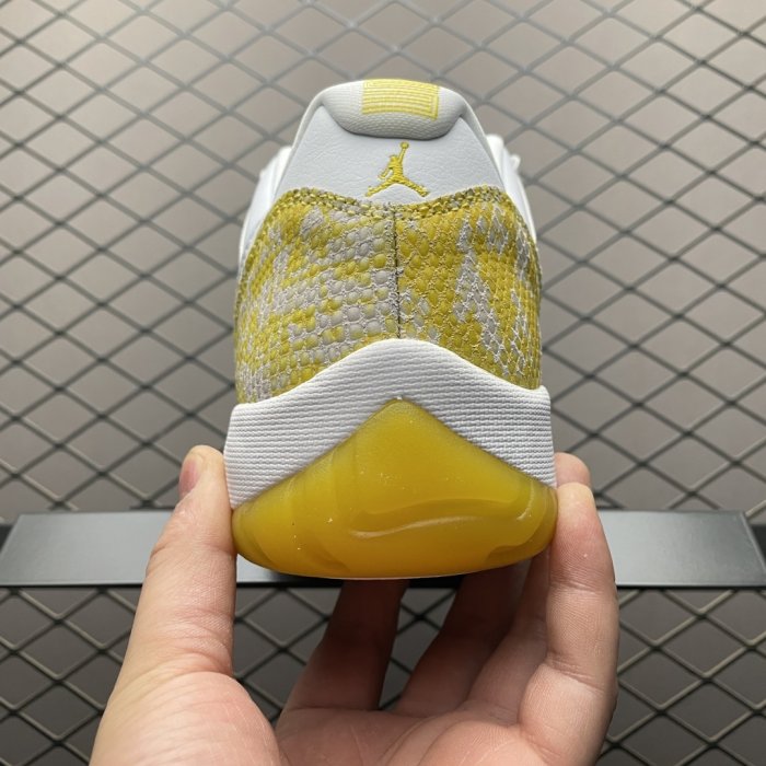 Кроссовки Air Jordan 11 Low SE фото 2