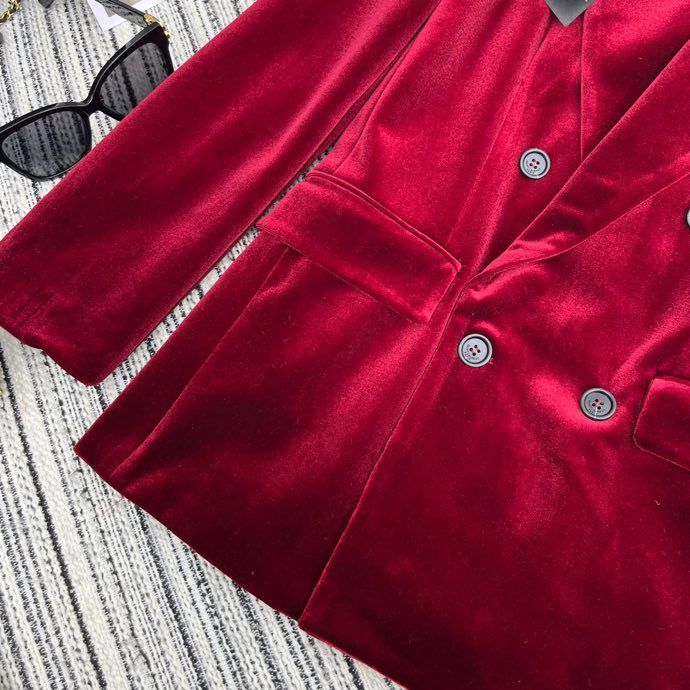 Оксамитовий червоний жіночий піджак фото 5