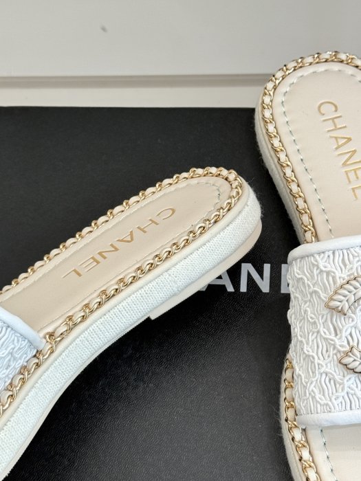 Шлепанцы женские фото 6