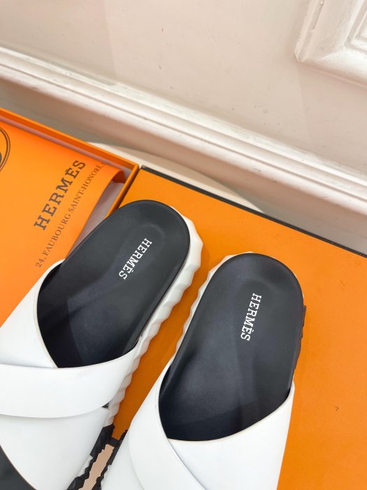 Шлепанцы женские фото 8