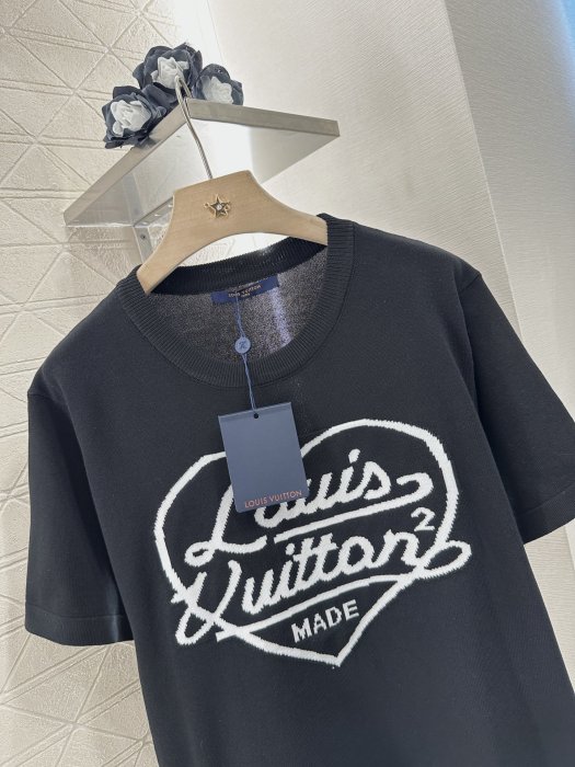 T-shirt women's фото 3