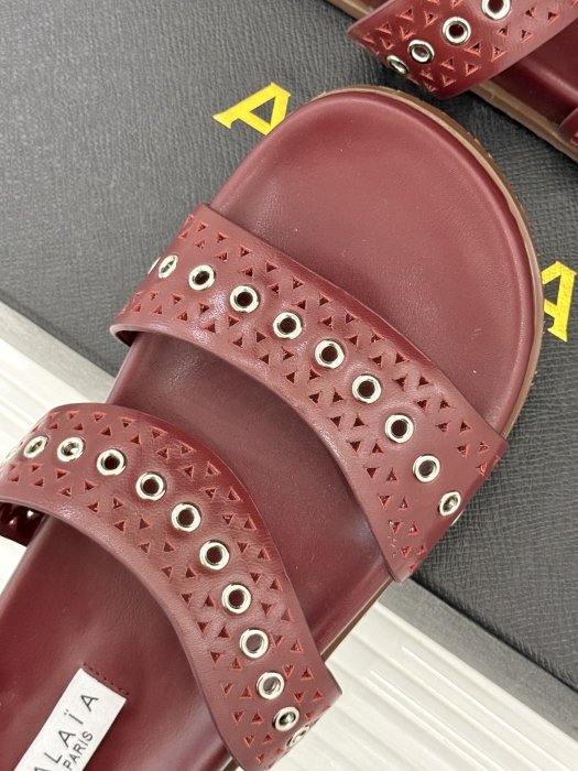 Шлепанцы женские фото 7