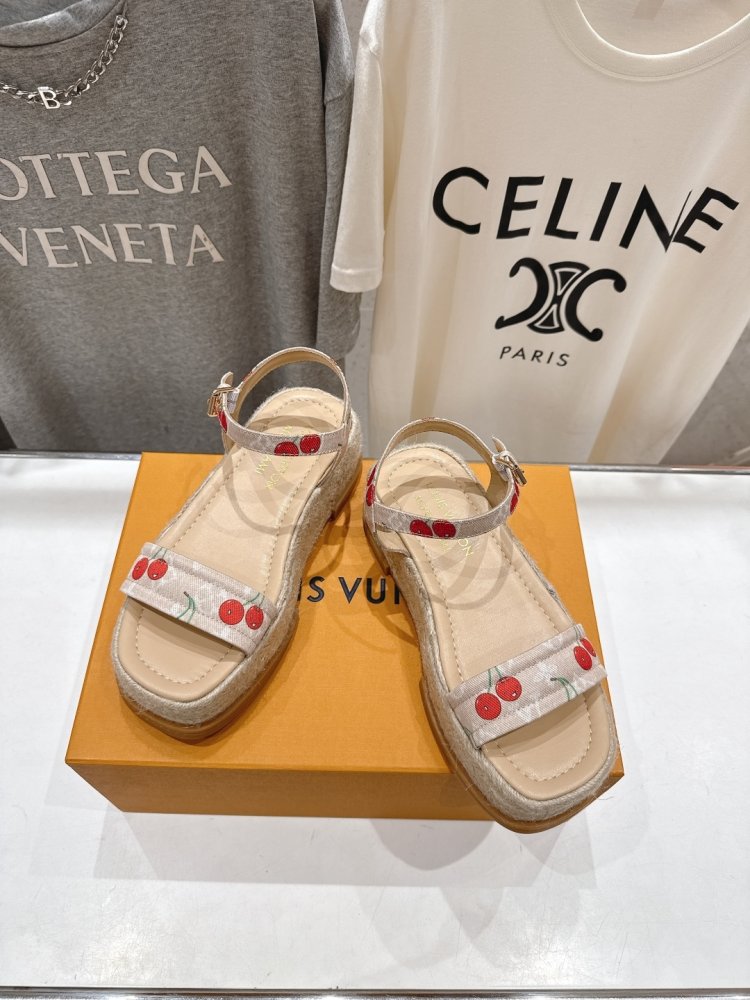 Сандалии женские фото 2