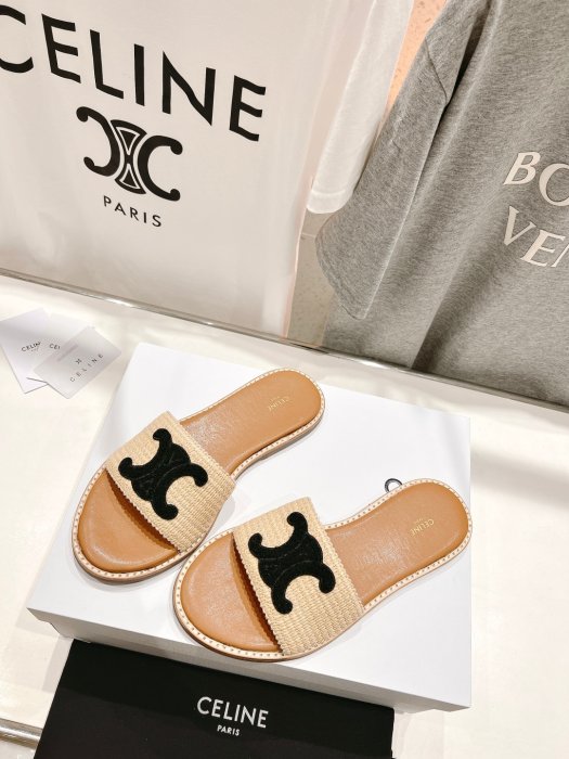 Шлепанцы женские фото 4