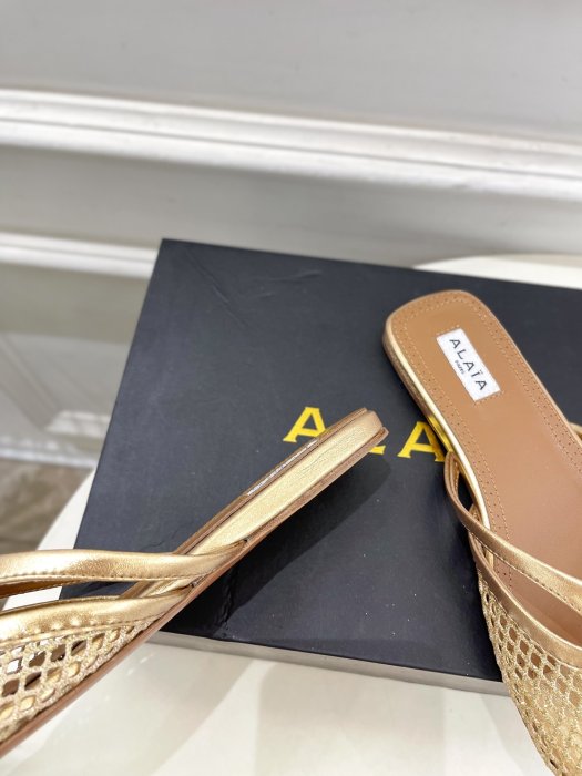 Шлепанцы женские фото 8