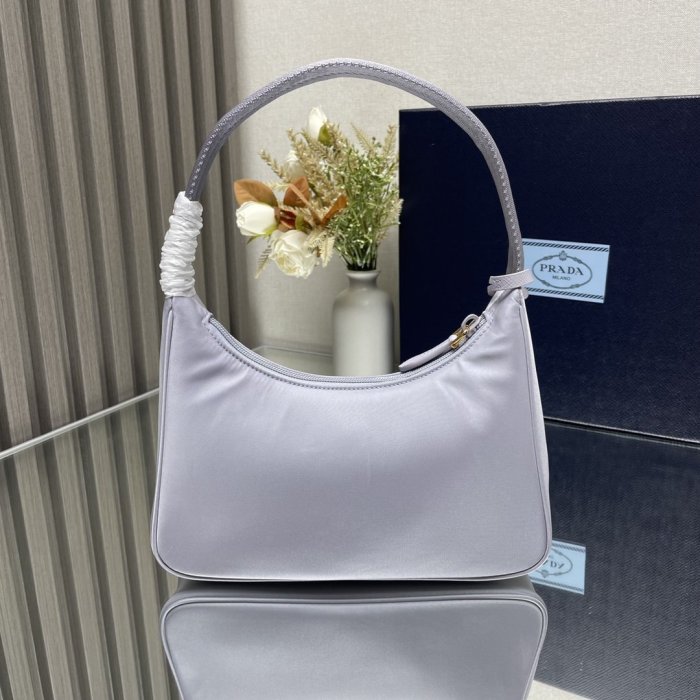 A bag women's Prada Nylon Hobo 23 cm фото 2