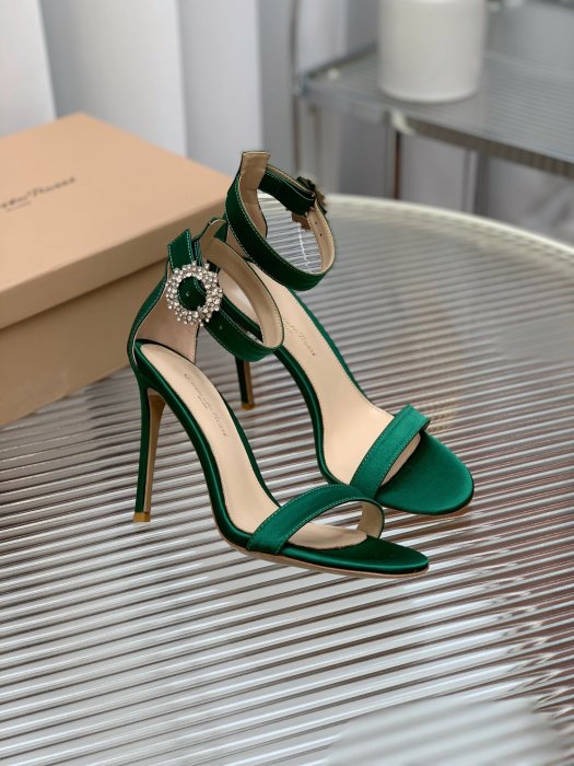 Босоножки фото 2