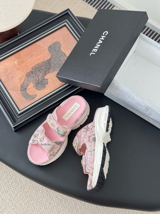 Шлепанцы женские фото 3